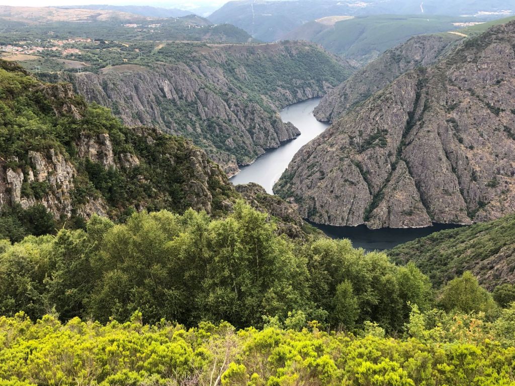 Getaway to "Ribeira Sacra". Viticulture, Landscape and History